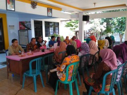 Babinsa Ramil 0816/ 11 Tarik, Serda Gatot Wahyudi, Menghadiri Acara Sosialisasi Pola Hidup Sehat