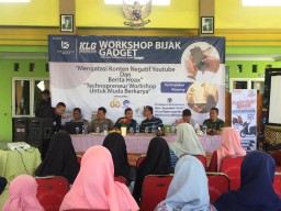 Babinsa Ramil 0816/13 menghadiri acara mengatasi konten negatif yautube dan berita hoax
