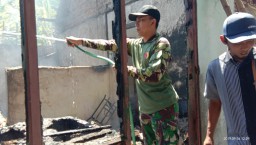 Kesigapan Babinsa Ramil 0816/11 Tarik bantu padamkan kebakaran rumah