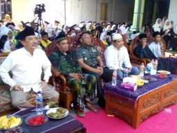 Danramil 0816/13 Wonoayu hadiri wisuda santri ke XI dan pengajian umum