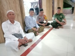 Demi menjalin Keakrapan dengan masyarakat Pejabat Forpimka Kec. Prambon melaksanakan Sholad Bersama