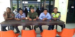 Babinsa Peltu Puguh Santoso. S. Pdi bersama tiga pilar Dampingi Posyandu