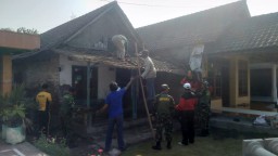 Danramil 07/ Krembung dan Anggota laksanakan KGR Krembung Guyub Rukun di Desa Gading