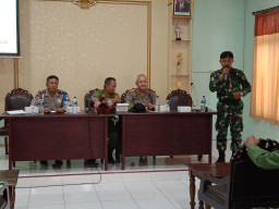 bentuk Karakter yang diSiplin Bati Tuud Ramil 0816/13 Wonoayu Berikan Materi Pelatihan kepada Linmas
