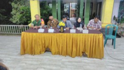 Babinsa Koramil 0816/10 Balongbendo serka suwardi Hadiri Pertemuan Kelompok tani