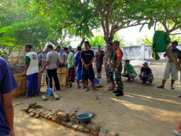 Babinsa Desa Balongtani Jabon Laksanakan Takziah di Wilayah Binaannya