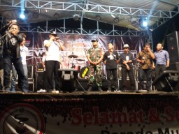 Babinsa Koramil 0816/09 Krian monitoring Parade Musik Revolution Music Fast