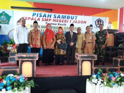 Babinsa Koramil 0816/08 Jabon Hadiri Pisah Kenal Kepala SMPN 1 Jabon