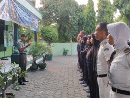 Danramil 0816/09 Pembekalan Kebangsaan kepada Siswa SMK Taruna Mitra Sehat Krian.