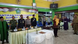Danramil 0816/09 Krian Hadiri Pelantikan Perangkat Desa Watugolong.