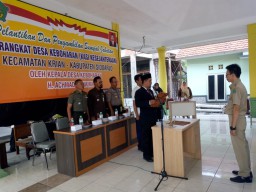 Forkopimka Krian hadiri pelantikan perangkat Desa Keboharan