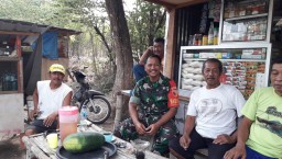 Babinsa Desa Permisan Koramil 0816/08 Jabon Minum Kopi bersama warga Binaannya.