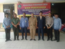 Danramil 0816/12 Prambon bersama Forpimka menghadiri Undangan Pelantikan Kaur Perencanaan Ds. Bendotretek Kec. Prambon.