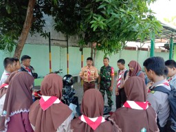Babinsa Koramil 0816/13 Aktif Membina Pramuka SMAN 1 Wonoayu