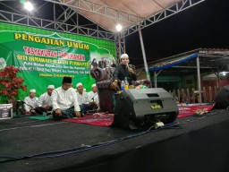 Babinsa Desa Wangkal dan 3 pers hadiri Pengajian Umum KH. Anwar Zahid