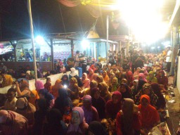 Babinsa Desa Ploso Hadiri Pengajian Umum KH Miftah Habibur Rohman di Desa Ploso