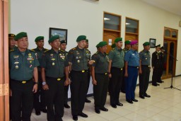 Dandim 0816/Sidoarjo hadir Upacara Penyambutan jenazah korban Jatuhnya Helly MI 17 TNI AD