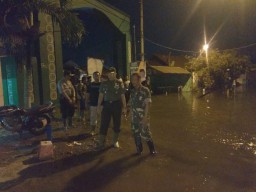 Dandim 0816 Sidoarjo turun langsung tinjau lokasi banjir di Kec. Tanggulangin bersama Plt. Bupati Sidoarjo