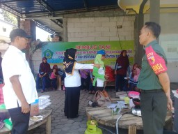 Babinsa koramil 0816/18 Sedati Serma Atot hadiri acara Rembuk Tani di desa Cemandi kec. Sedati