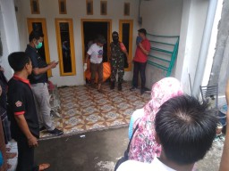 Babinsa Koramil 0816/08 Jabon Membantu Evakuasi Mayat Dalam Sumur