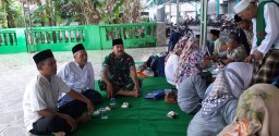 Danramil 0816/08 Jabon Kapten Inf I Made Sudiadnyana Menghadiri Baksos Pengobatan Gratis di Masjid Al Amin