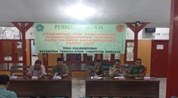 Babinsa bersama Panitia Pilkades menggelar rapat Pembinaan Linmas