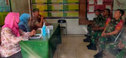 antisipasi Meluasnya Penyebaran Virus Covid 19 Corona Danramil 0816/06 Tanggulangin Sigap Bersama Tim Medis Puskesmas Tanggulangin