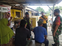 Babinsa Koramil 18 Sedati Bersinergi Dengan Polsek Sedati Sosialisasikan Virus Corona 19 Kepada Masyarakat.
