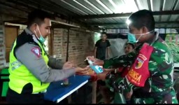Pencegahan Virus Corona, Anggota Koramil 0816/11 Tarik dan Anggota Polsek Melaksanakan Sosialisasi Bersama