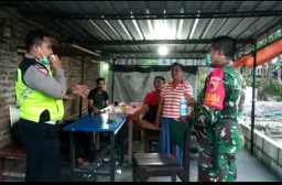 Pencegahan Virus Corona, Anggota Koramil 0816/11 Tarik dan Anggota Polsek Melaksanakan Sosialisasi Bersama