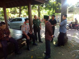 Danramil Buduran melakukan komsos, Jalin silahturahmi dengan warga binaan