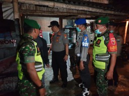 Anggota Koramil 0816/13, Polsek Dan Sat Pol PP Kec Wonoayu Adakan Razia Gabungan