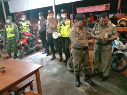 Koramil Tulangan beserta Polsek dan Satpol PP Gelar Patroli Cegah Corona