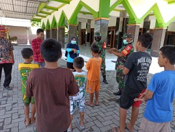Koramil 0816/12 bersama Puskesmas sosialisasi penyemprotan desinfetan cefah covid19