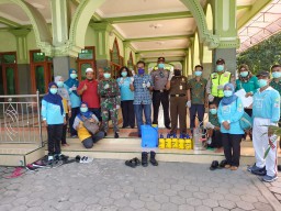 PENYEMPROTAN DESINFEKTAN KALI INI DI DESA PONOKAWAN KECAMATAN KRIAN