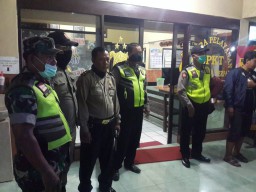 TNI Polri terus lanjutkan patroli penyebaran virus Corona dari siang sampai malam