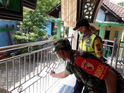 Penyemprotan disinfektan di Desa Junwangi cegah virus Corona covid-19
