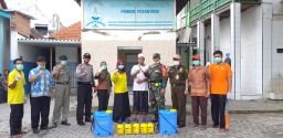 Penyemprotan Disinfektan Puskesmas Barengkrajan di Desa Watugolong cegah penyebaran virus corona COVID·19