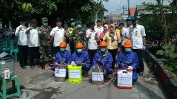 Forkopimka Krian bersama PT. Supra Nusa Indogita laksanakan Penyemprotan di Desa Keboharan Kecamatan Krian.
