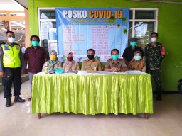 Babinsa Desa Semampir Pelda A Chusaini Hadir Dalam Pembentukan Posko Penanggulangan Virus Corona