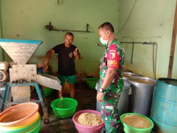 Komsos, Babinsa Koramil 0816/08 Jabon di Industri Tempe
