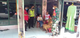 Kopka Sunardi Babinsa Plumbon Koramil 0816/04 Porong dan Bhabinkamtibmas Kompak Lakukan Pendekatan bersama Relawan Desa Plumbon