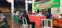Babinsa koramil0816/10 Balongbendo Hadiri Musyawarah Desa Musdes Terkait pemberlakuan PSBB