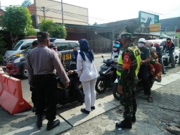 Kunjungan Kapolresta Sda ke Posko PSBB di Wil. Krembung