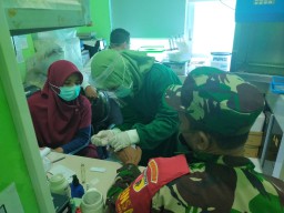“Babinsa Koramil 17 Gedangan Melaksanakan Rapid Tes”