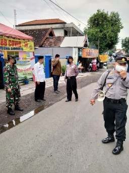 Forkompimka Kunjungi Pos Check Point PSBB di Wil. Kec. Krembung