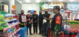 Memutus Covid-19, Babinsa Dan Kades Serta team Relawan Covid 19 Bubarkan Warga Yang Berkumpul Malam Hari