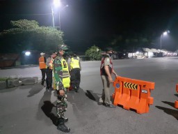 Intensifkan Penerapan PSBB Di Cek Point Desa Mliriprowo, Anggota Koramil 0816/11 Tarik ikut Berperan Dalam Penertiban