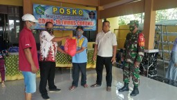 Pastikan Tepat Sasaran Babinsa Koramil 0816/06 Tanggulangin Dampingi Penyaluran Sembako