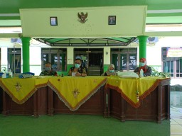 Babinsa Hadiri Sosialisasi Pemakaian APD Hadapi Covid 19 Dari Puskesmas Jabon